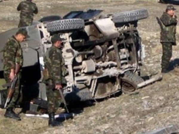 Şemdinli'de Askeri Araç Dereye Uçtu