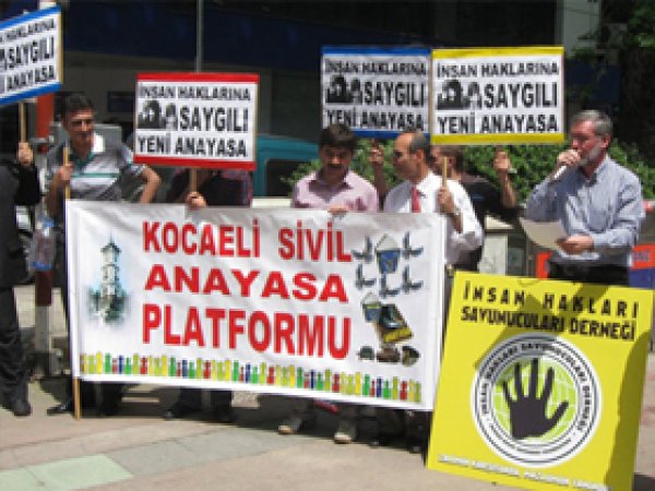 'Laiklik Yeni Anayasa'da Yer Almasın'