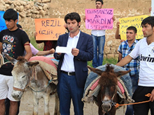 Grup Duman'a Eşekli Protesto