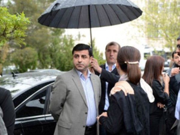 Demirtaş'ın Konvoyunda Kaza