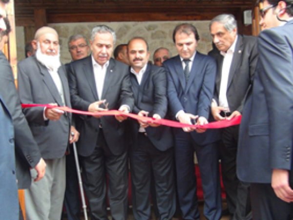 Arınç, Babudarb Camisi'nin Açılışını Yaptı