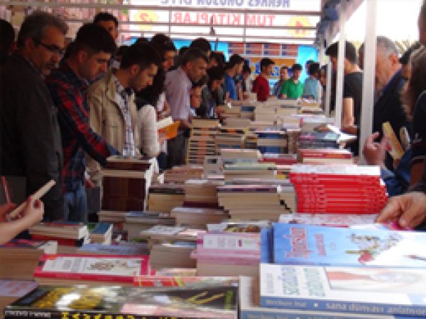 Elazığ'da Kitap Fuarı Açıldı