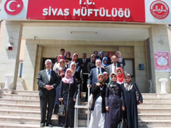 Sivas'ta Kur'an-ı Kerim'i Yüzünden Okuma Yarışması