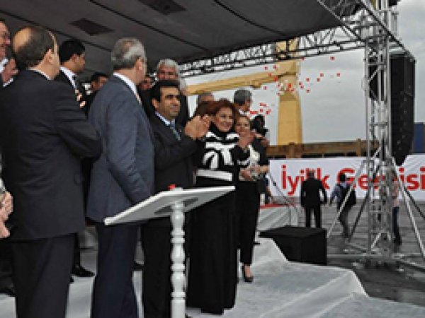 Batı Afrika'ya Yardım Gemisi