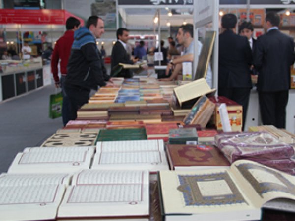 Diyarbakır'da Kitap Fuarı Açıldı
