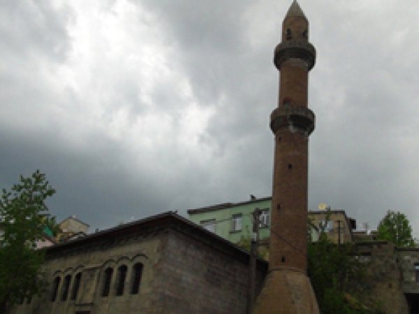 Bu Minareden Ezan Sesi Yükselmiyor