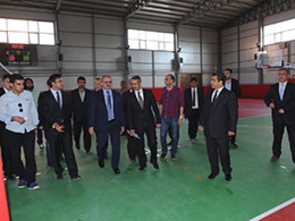 Bostaniçi'ne Spor Salonu