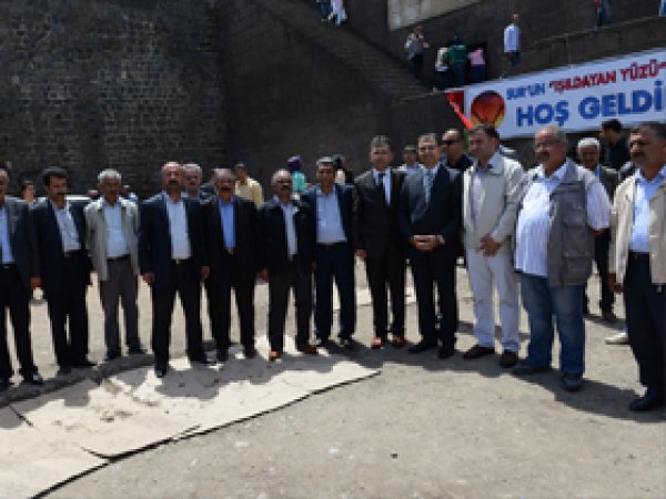 'Sur'un Işıldıyan Yüzü'