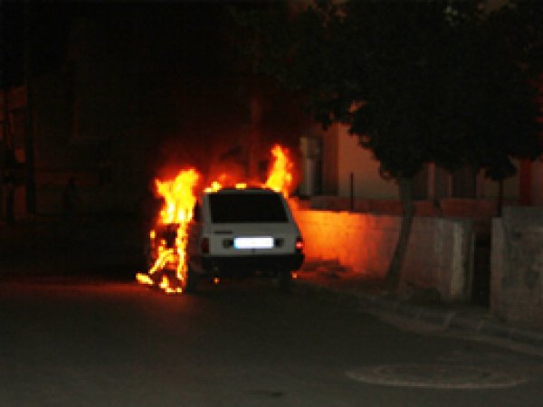 Eşine Sinirleyip Yeni Aldığı Aracı Yaktı