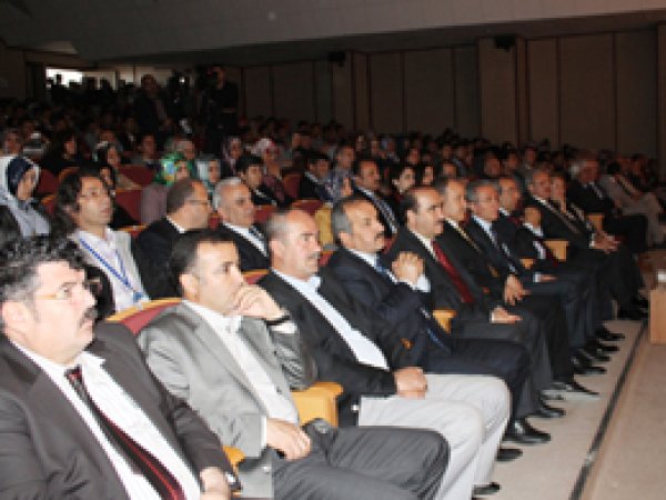 Sempozyuma Katılacak İran Heyetine Bürokrasi Engeli
