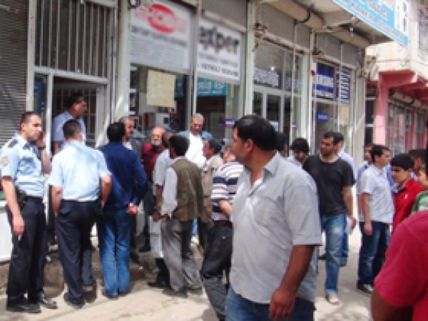 İşyerinde Tavana Astığı İple İntihar Etti 