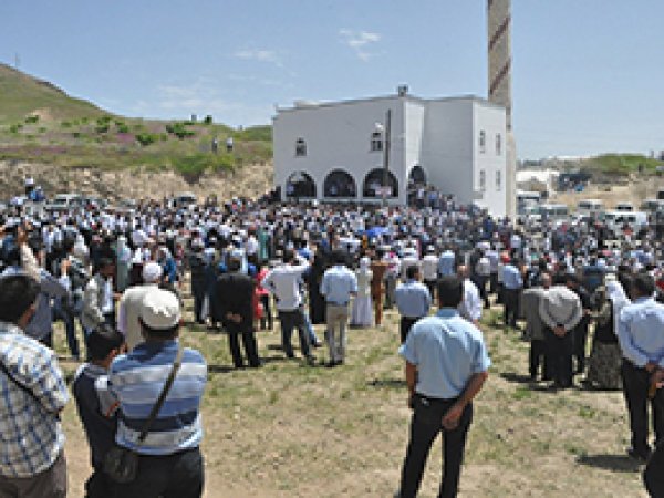 Şeyh Halid Türbesine Ziyaretçi Akını