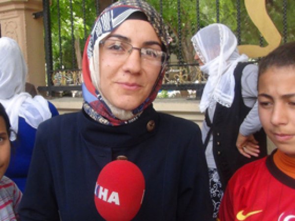 Öğrenci Velilerinden Valilik Önünde Protesto