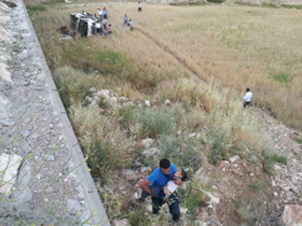 Adıyaman'da Minibüs Köprüden Uçtu: 8 Ölü