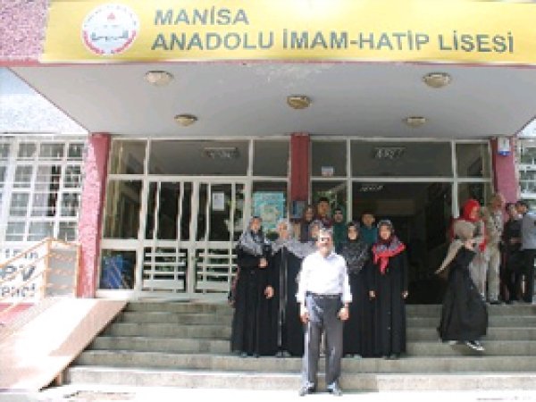 Manisa'da Arakan için Kermes Düzenlendi