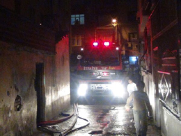 Elazığ'da Gece Saatlerinde Çıkan Yangın Korkuttu