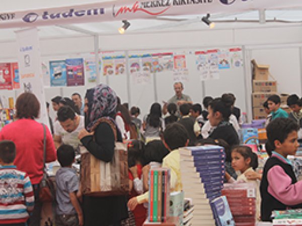 Kitap Fuarına Son Günde Yoğun İlgi