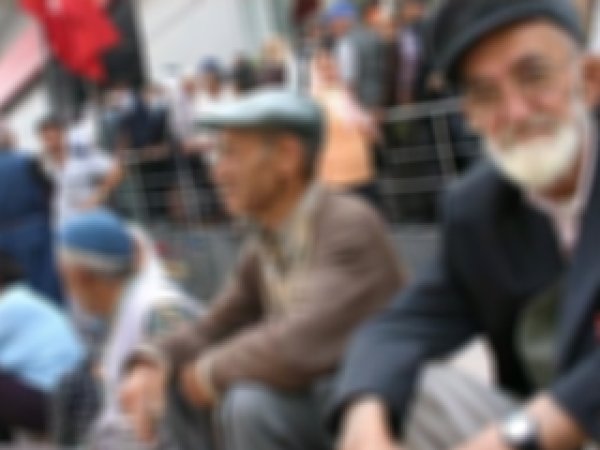 Yaşlıların Maaşlarına Göz Diktiler