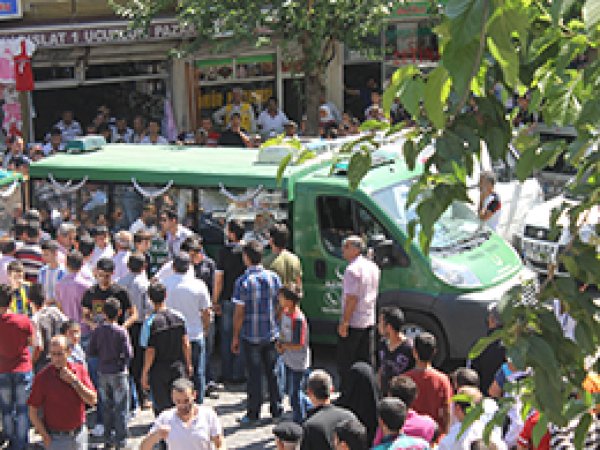 Kafasına Dayadığı Silahı Ateşledi