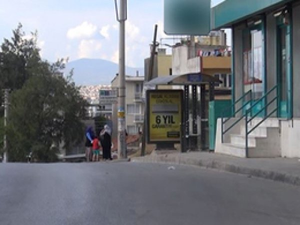 Duraktaki Ahlaksız Reklam Kaldırıldı