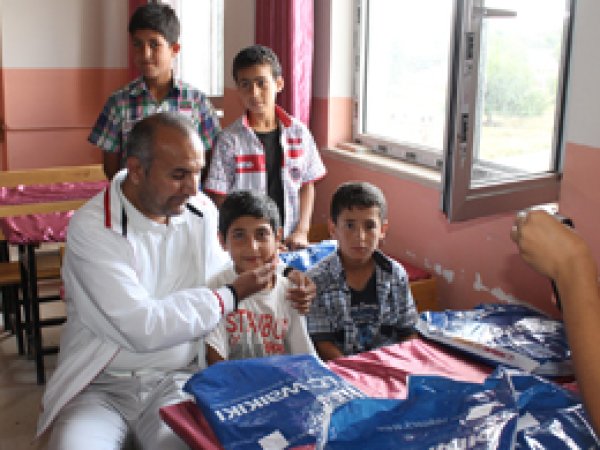 Bismil'de Mağdur Ailelere Kızılay'dan Yardım