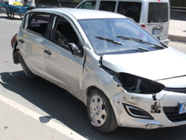 Aşırı Hız Kaza Yaptırdı: 3 Yaralı