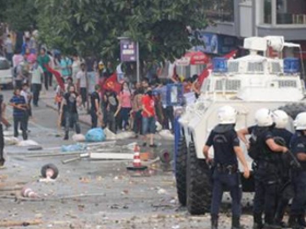 Adana'da Twitter ve Facebook Gözaltıları