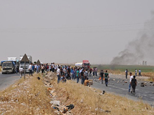 Taksiciler Habur'u Kapattı