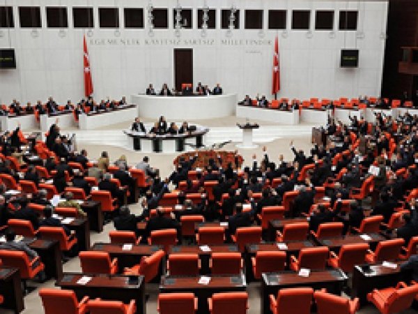 'Akıllara Durgunluk Veren Yasa TBMM'den Geçti'