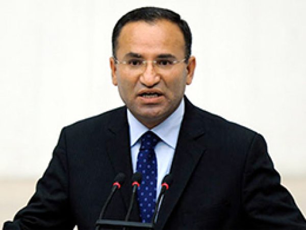 Bozdağ: Camiye Büyük Saygısızlık Yapıldı