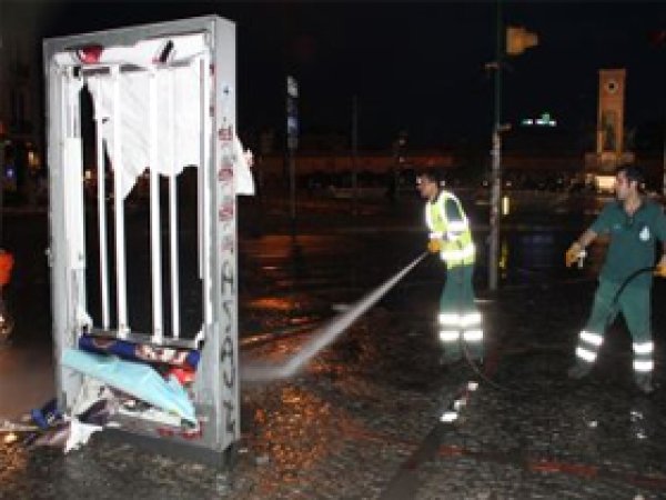 Taksim Meydanı Temizlendi