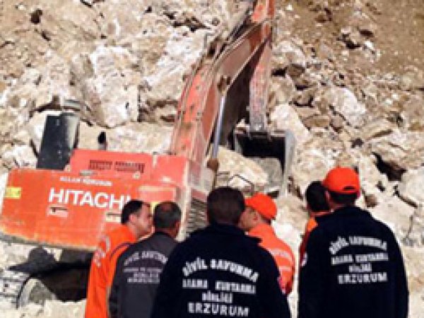 Tonlarca Taşın Altında Kaldı