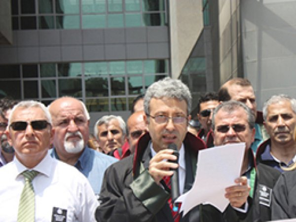 Avukatların Gözaltına Alınması Protesto Edildi