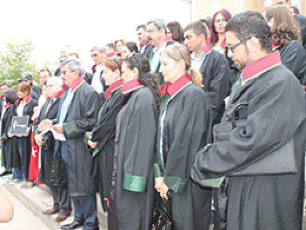Manisalı Avukatlar Müdahaleyi Kınadı