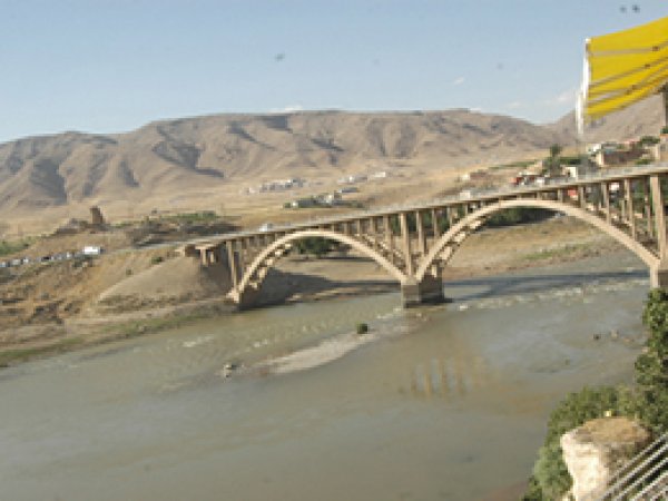 Hasankeyf Köprüsü'nden Atlayarak İntihar Etti