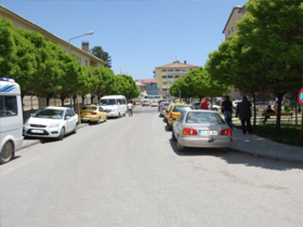 Tatvan'da Park ve Kaldırımın Satışına Tepki