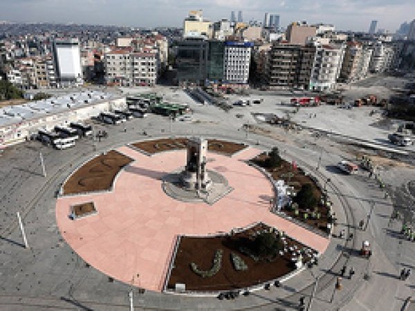 Taksim Meydanı ve Gezi Parkı Temizlendi