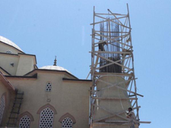 Hz. Ömer Camii Minarelerine Kavuşuyor