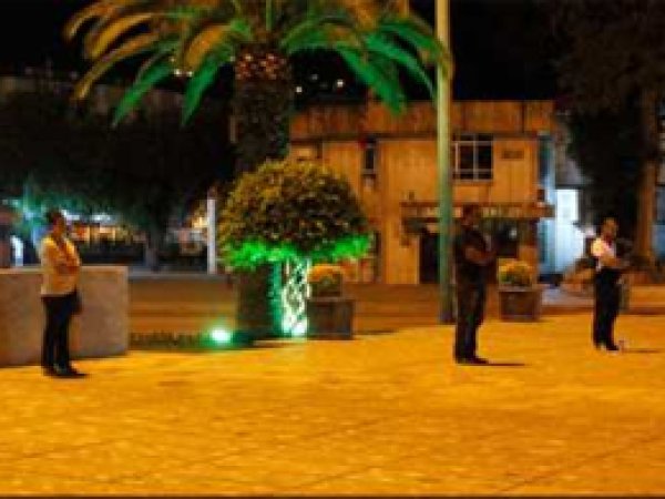 'Duran Adamlar' Dayanamadı