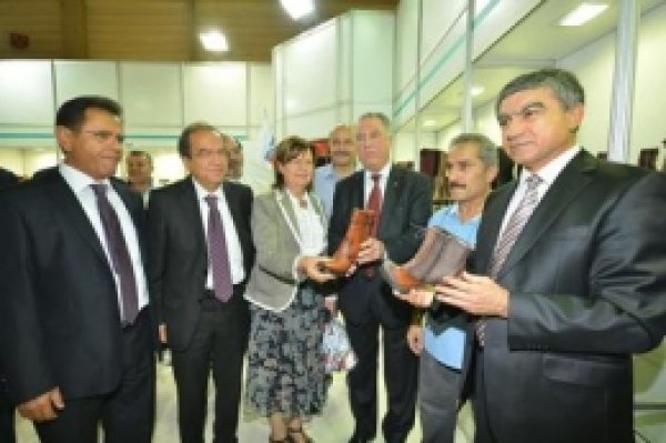 Izmir'de 34. Ayakkabı Fuarı Açıldı