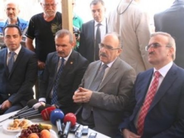 Arınç'ın İstifa Ettiği Yönünde Haberler Yalanlandı!