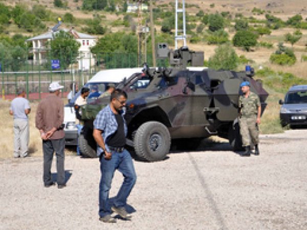 Tunceli'de Köye Kalaşnikoflu Saldırı