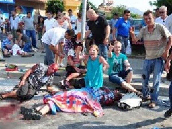 Tur Midibüsü Devrildi, 1 İsveçli Turist Öldü