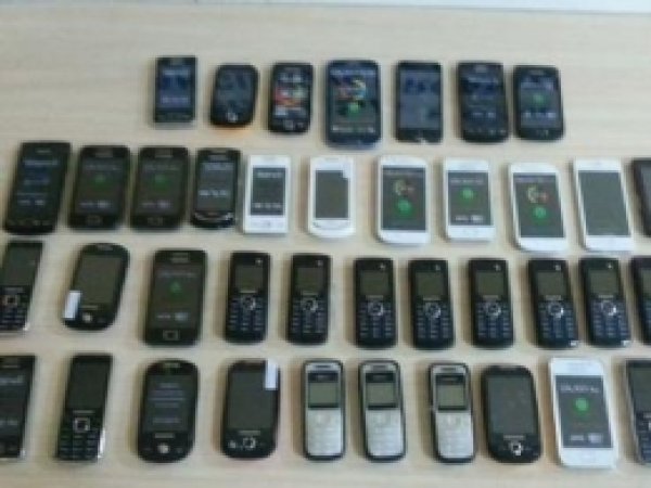 Manisa'da Kaçak Cep Telefonu Ele Geçirildi