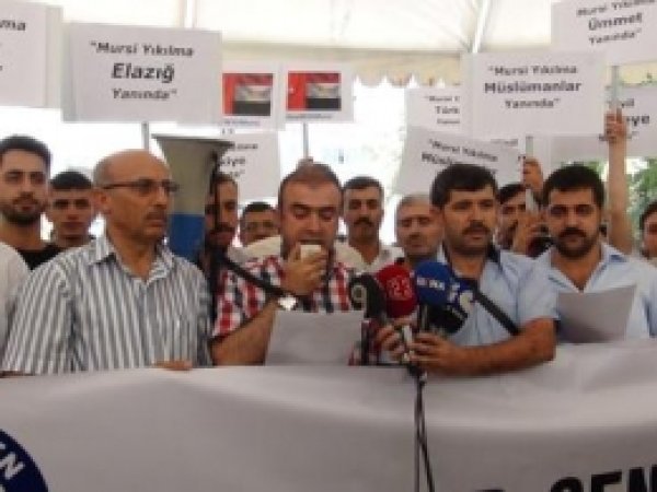 Mısır'daki Darbe Elazığ'da Lanetlendi