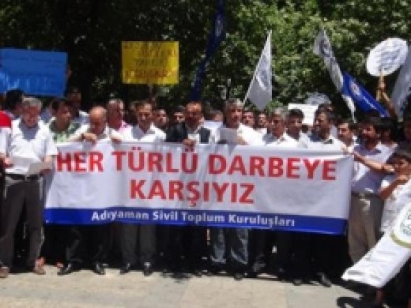 'Mursi'nin Duruşu Onurludur'