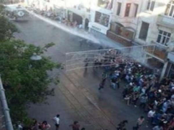 Taksim'de Yine Gerginlik