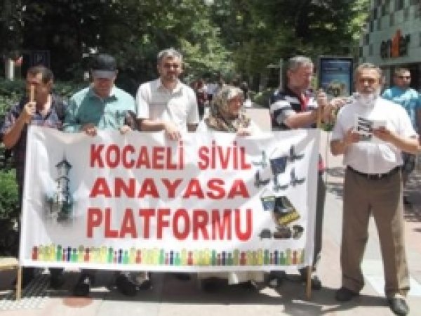 'Anayasa İçin Yeni Komisyon Oluşturulmalıdır'
