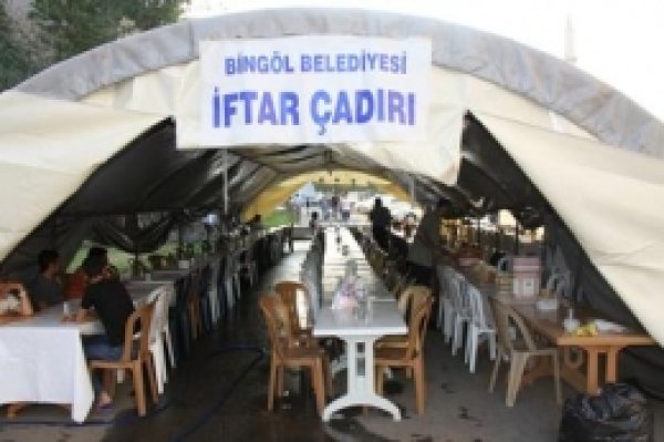 Belediye 500 Kişilik Ramazan Çadırı Kurdu 
