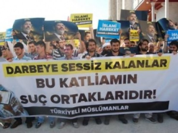 İstanbul'da Cuntacılar ve İşbirlikçileri Lanetlendi